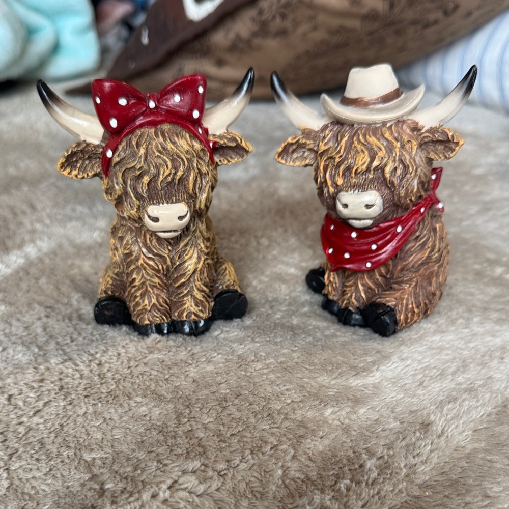 Cute Highland Cow Figurines with Hats
